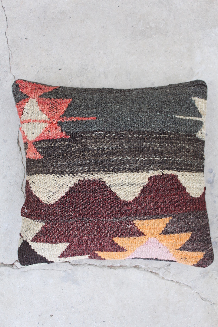 Kelimpude-med-flotte-brune-farver-nr-633