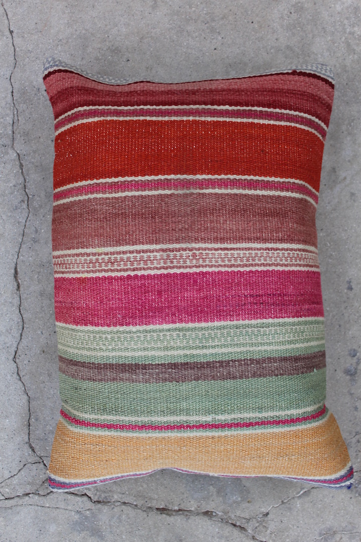 Kelimpude-med-flotte-roede-farver-nr-640