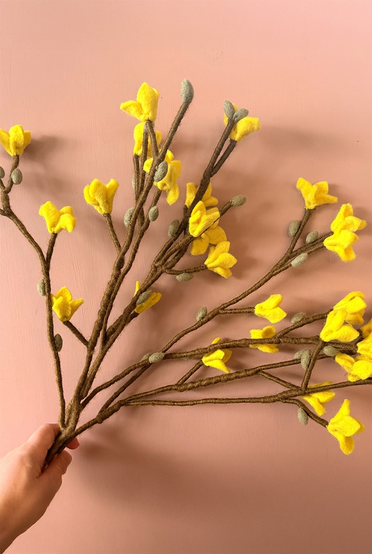 gren-med-spire-gule-blomster