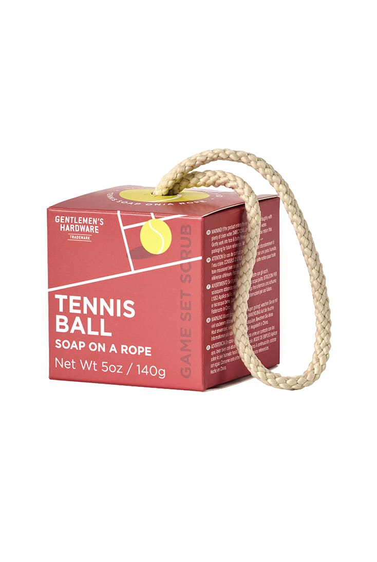 saebe-paa-snor-tennisbold